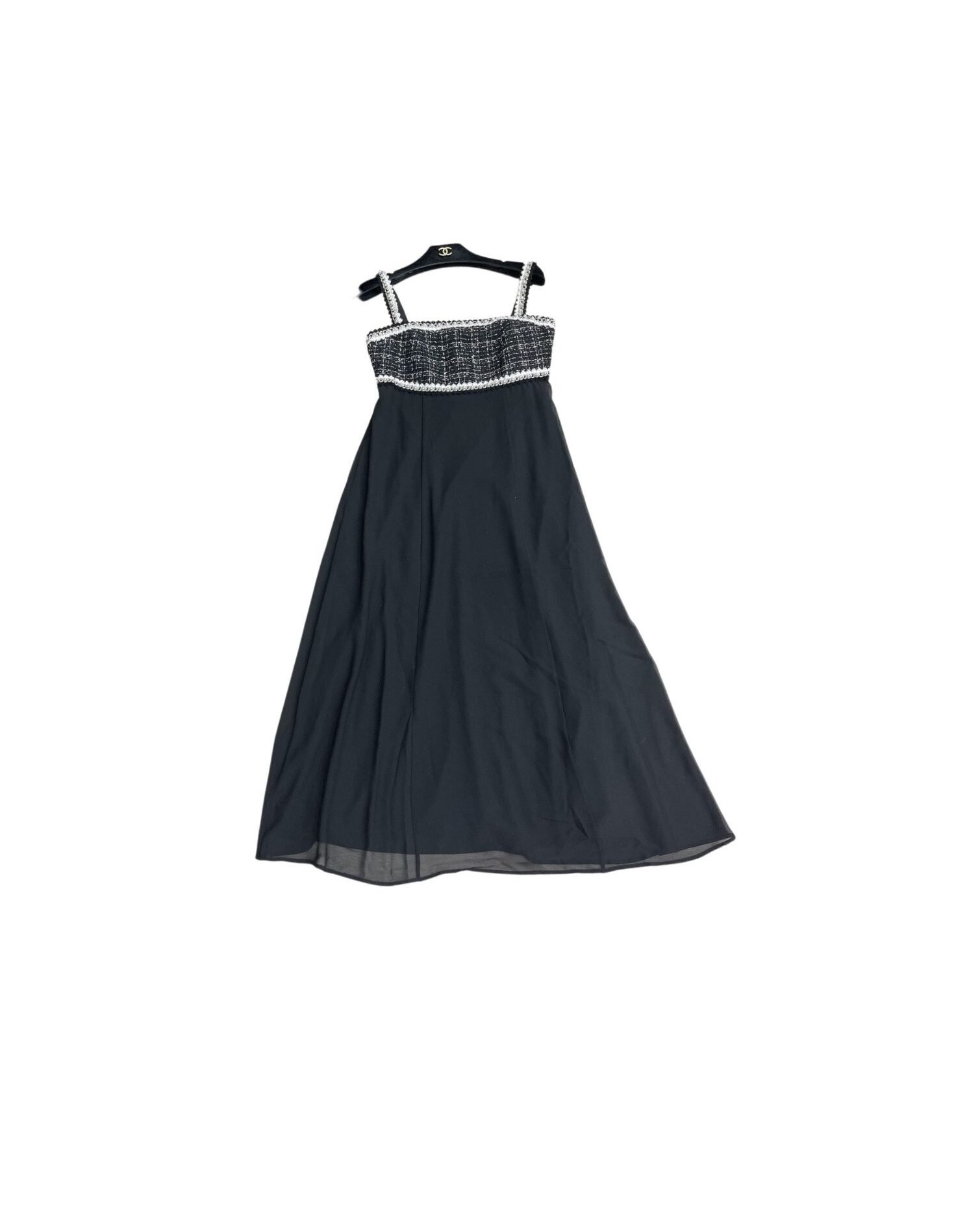 chanel-pinafore-dress-1-e1690357950286.jpg chanel pinafore dress 1 e1690357950286