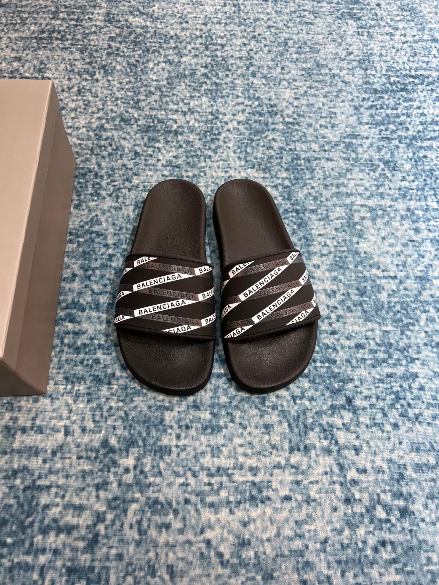 f82b3f39.jpg f82b3f39